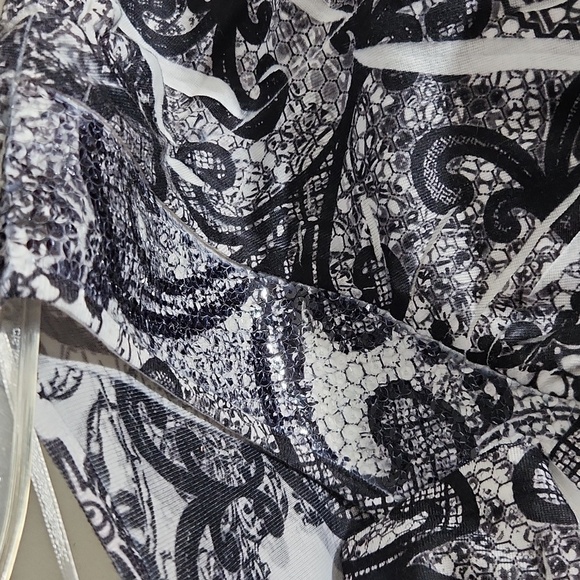 United World Ware Blouse Womens Size M Petite Black 2hite Paisley pleaded Top - Picture 5 of 13